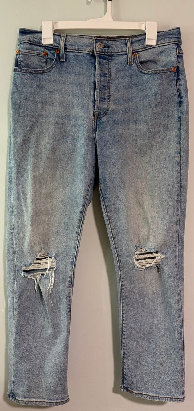 Levi's Wedgie Straight Jeans Size 32 Light Wash Distressed Ripped High Rise